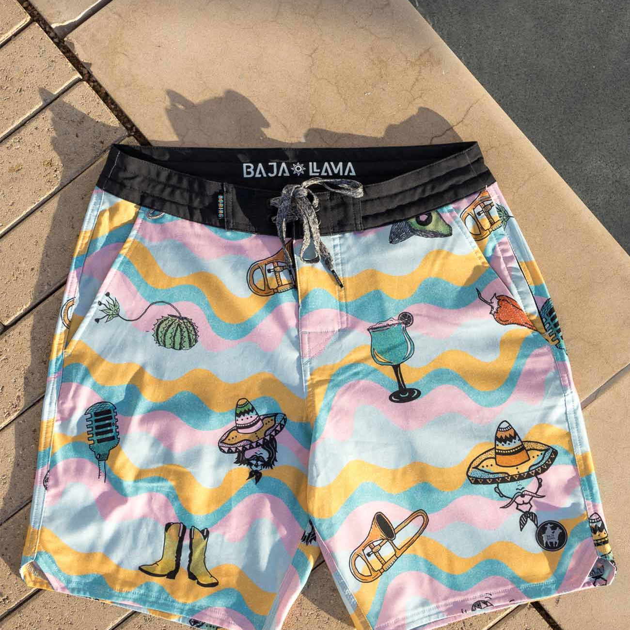 LOS THREE AMIGOS - SHIPWRECKS 18" BOARDSHORTS