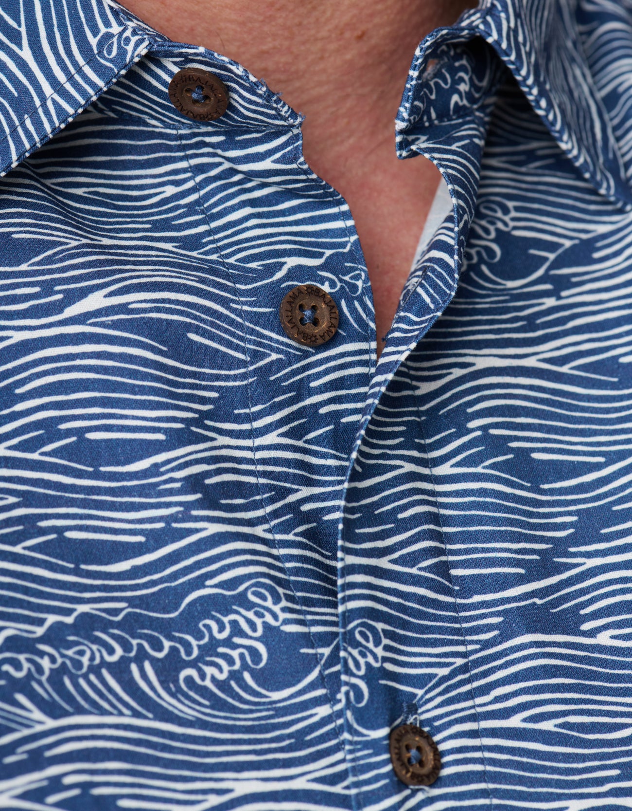 Roll Tide Ocean Wave Print Dark Blue & White 7-SEAS™ Button Up