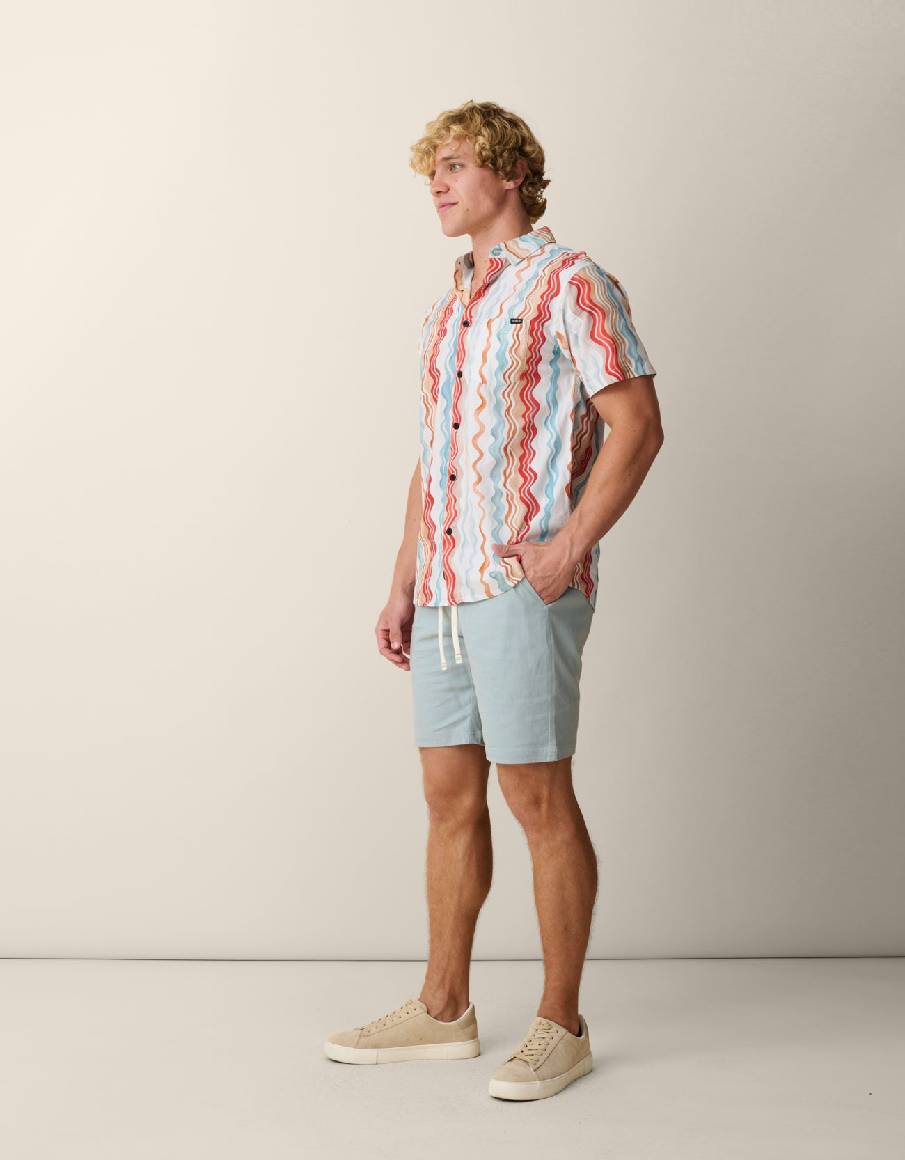 Men’s travel-ready striped button up shirt