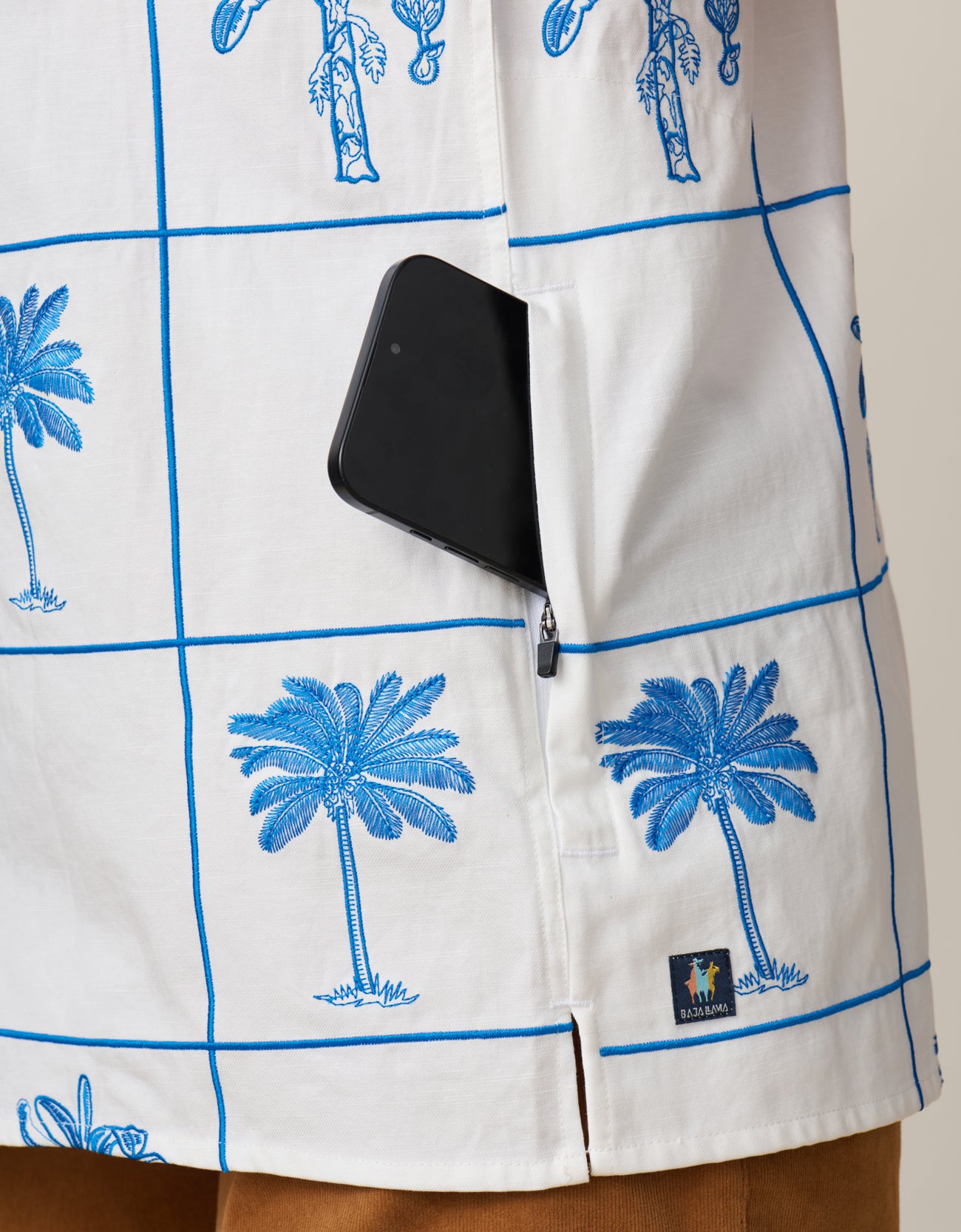 Hidden zip pocket Baja Llama La República de Piscinas embroidered button-up shirt
