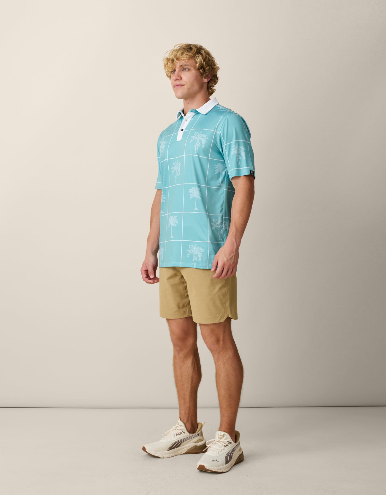 Tailored fit men’s golf polo for warm weathe