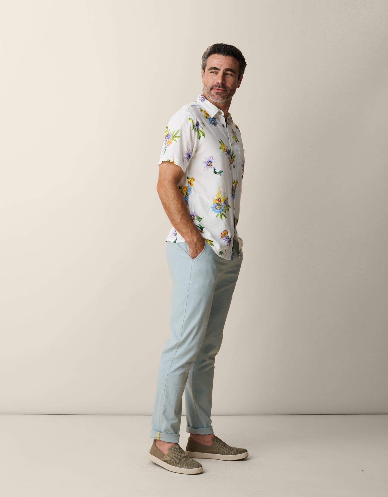 Men’s lightweight viscose button-up for warm climates
